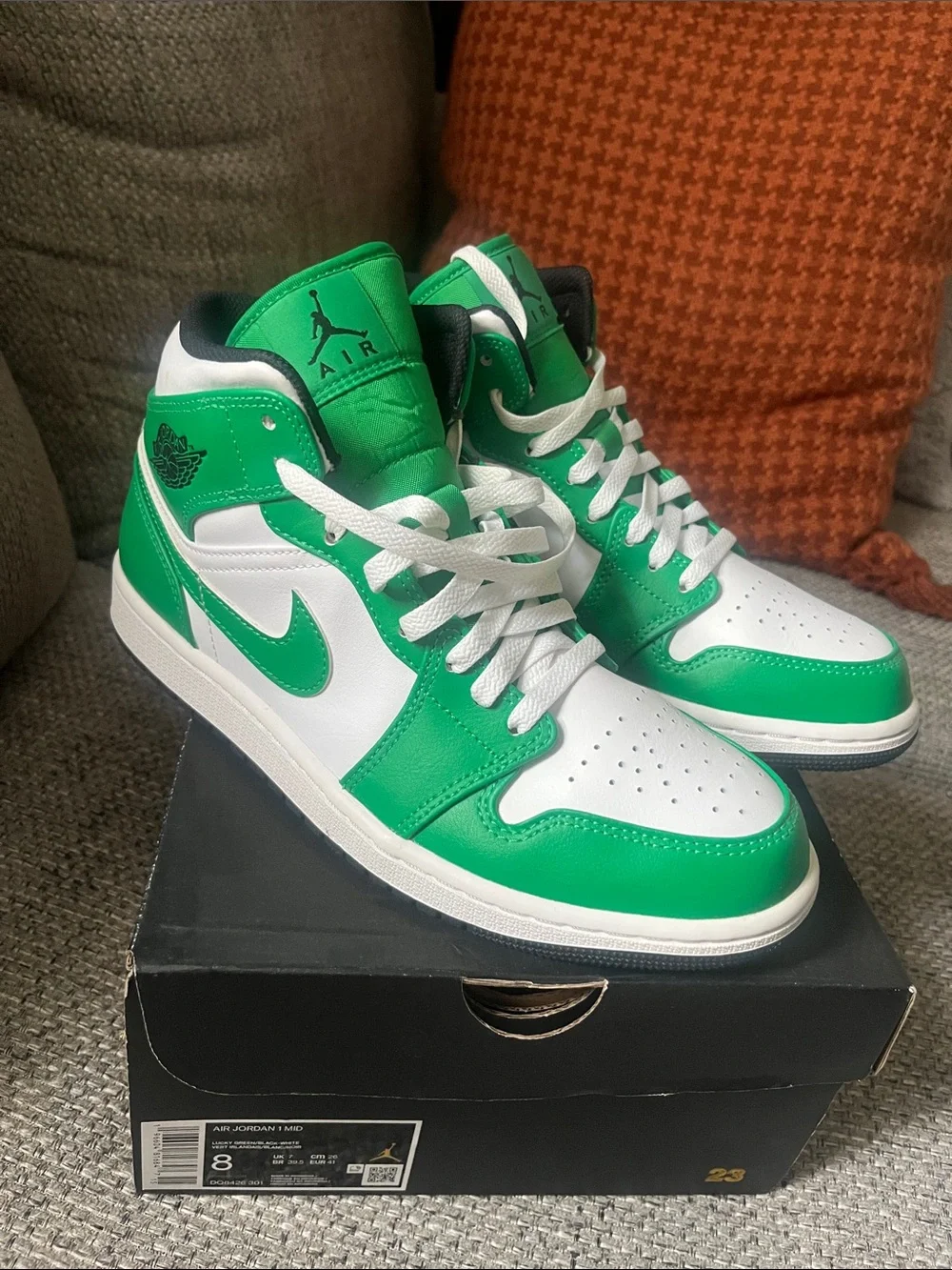 Nike Mid-Top Sneakers in White and Green